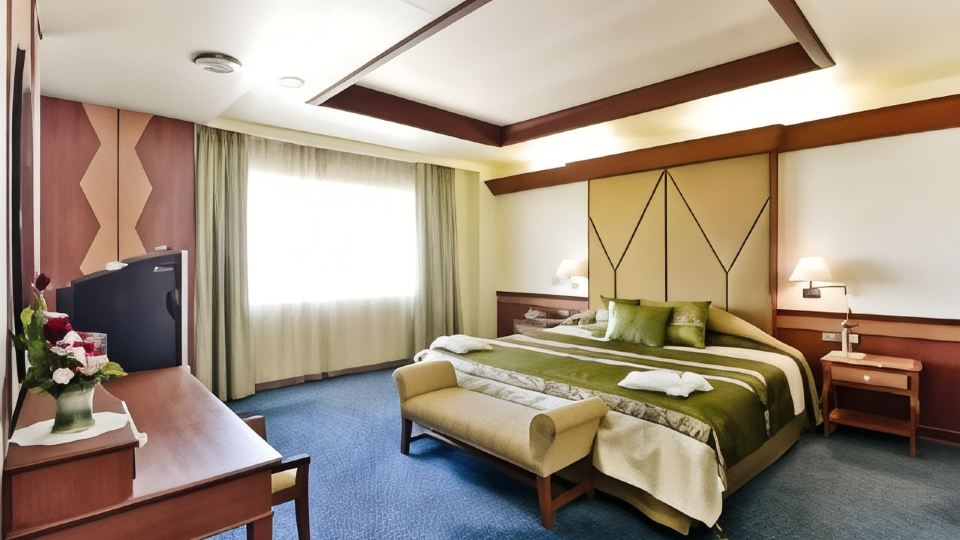 Charoen Hotel