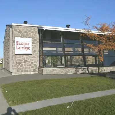 Econo Lodge Aeroport Отели рядом с достопримечательностью «Главный офис компании Air Canada»