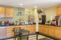 Days Inn by Wyndham Tucson Airport - breakfast