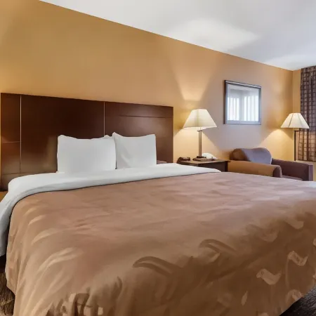 Quality Inn Russellville I-40
