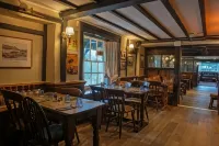 Red Lion - parking
