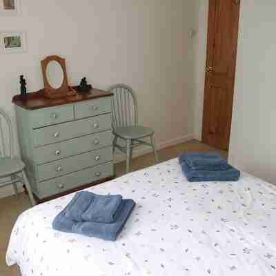 Lovely dog friendly 2 bed bungalow with parking Rooms