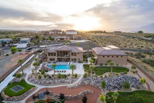 Large 9 Bedroom Home w/Private Pool, Indoor Sports Court & Arcade Room