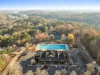 Zoka - A Luxe Modern Cabin Near Clemson w/ Hot Tub - Lake Hartwell - 수영장