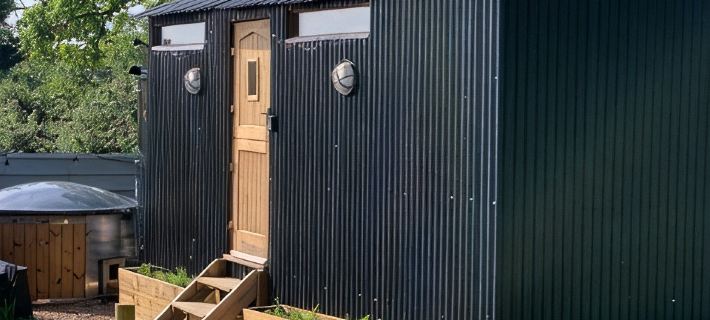Shepherds Hut with Scandinavian Hot Tub and hydromassager Hotels in New Forest District