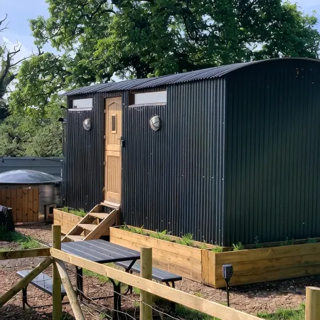 Shepherds Hut with Scandinavian Hot Tub and hydromassager Hotels in New Forest District