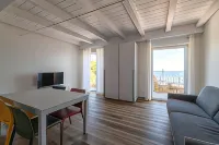 Villa Cadiz Apartments Varazze - Merinäköala