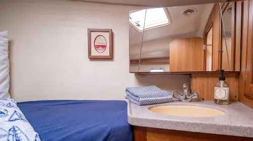 Sailboat Stay • Marina Pools • Sleeps 4 • Stock Island, Key West - House Boats