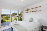 A RIVER BED  COTTAGE - Relax and unwind in this spacious cottage by the river