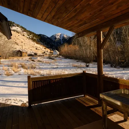 Cozy, Rustic Cabins near Chico Hot Springs & only 35 mins to YELLOWSTONE PARK!!