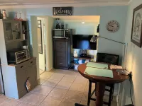 Beautiful Detached Remodeled Cottage Studio/ Downtown Palm Harbor.NON FLOOD Zone - Wifi
