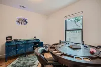 7 Bdrm Compound DT Austin I Clubhouse I Pools Available I Sxsw Top Spots! - Bungalow