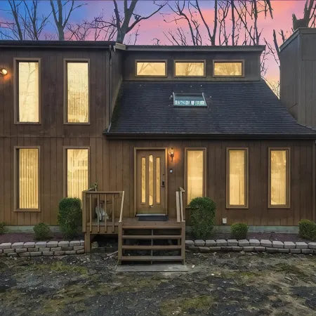 Private Wooded Escape + Fire Pit and Screen Porch