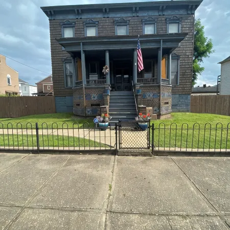 Charming Wheeling Island home. Large cozy and spacious! Your home away from home