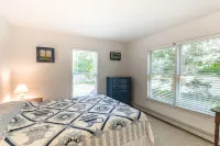 Beautiful 3 bedroom  2 bath Home / Close to Town & Beach