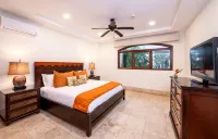Oceanfront Penthouse,Stunning Exquisitely Maintained,Amazing Sunsets, Hot Tub - 4-Star