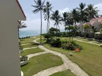 Beach front condo! Best spot to kite!! Beach lovers paradise! Nanny Estates