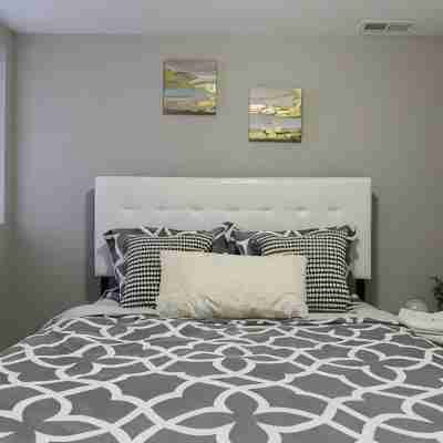 Cozy 2BR/1BA Garden Apartment Near Lincoln Square Rooms
