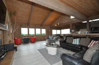 Bodega Bay Gem: 180° Ocean Views, Hot Tub, Man Cave & Family Vibes – Sleeps 12 - Wifi