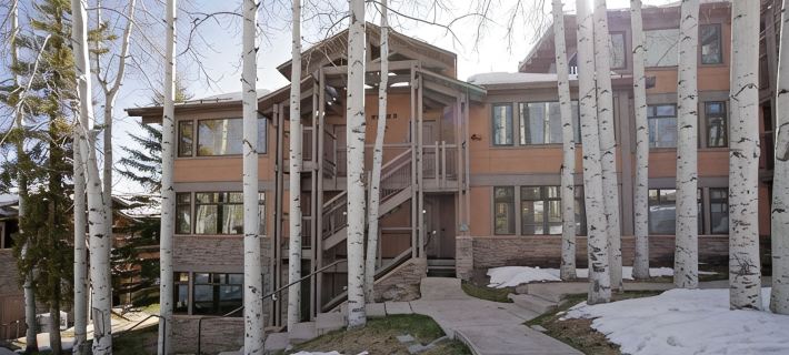 Charming slopeside condo with pool スノーマス・ヴィレッジのホテル