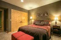 Luxury Log Cabin in the Gold Country w/EV Charger - 4-Star