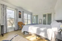 Modern 4BD/3BA w/Parking & deck & 29 min>NYC - 3-Star