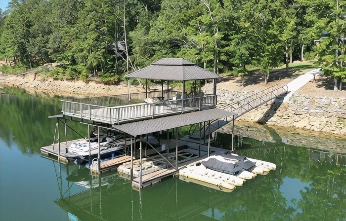Stunning 4-bedroom house with amazing outdoor space and dock in Double Springs.