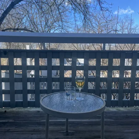 Cozy newly renovated condo, in Norwich, CT. 3 mins from Mohegan Sun Casino.