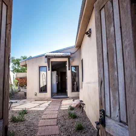 2 Bed Casita with A/C Fast WiFi, Private Garden and Prkg/2Cars.