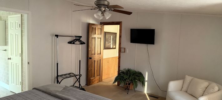 Convenient to OU, Hocking Hills and State Parks Hotels in Athens County
