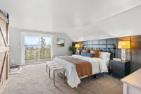 Horseshoe Hideaway with Sunset Views