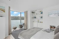 The Glass House, Fowey Luxury, parking & mooring - 4 tähden
