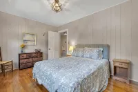 Charming 3/2 Midtown Home. Minutes from FSU. Fenced Backyard. Pet-Friendly. - 4-Star