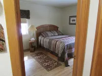 Old Town Cottage: Nestled on a forested hillside on the edge of Hill City - Maalaistalo