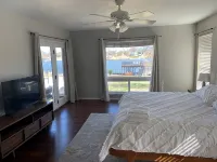 Elm Lodge - Lake House w/ Pool, Dock, 100' Lake Front, Large Yard w/ Great Views - 私人泳池
