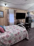 The Hideout<Br>Less Than 5 Minutes from Lake Palestine. Seventy Five a nt. - Chalets