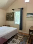 The Lehigh Cottage - Pocono Mountains get-away with gorgeous private waterfall! - 4 tähden