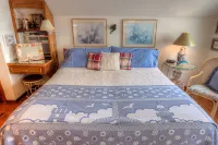 La Petit Maison, is a waterfront two-story cottage near Kemah,TX - balcony