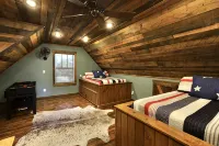 Southern Grace on the Caddo - on the River! with Hot Tub!