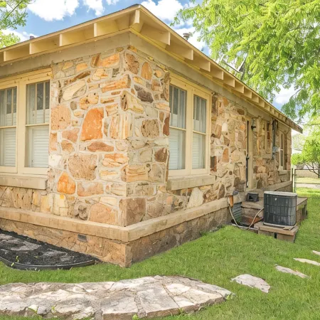 Cornerstone Cottage-Near Downtown-Pet Friendly