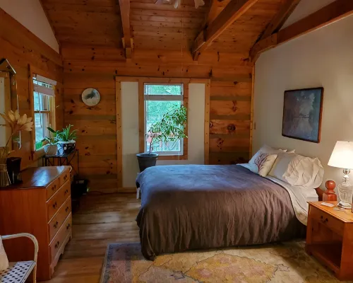 Near West Jefferson, Boone + Blue Ridge Parkway! Mountain get away w/ fireplace. Hotele w: Pine Swamp