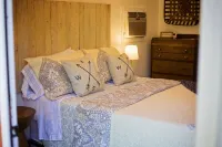 Cozy Farm House located on historic turn-of-the century property. - 3-stjärniga