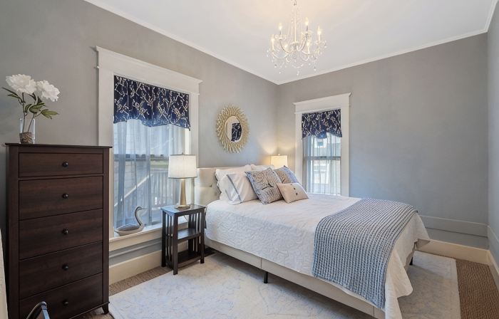 BEAUTIFUL village apt.  Walk to river, shops, eateries. Great for getaway / work