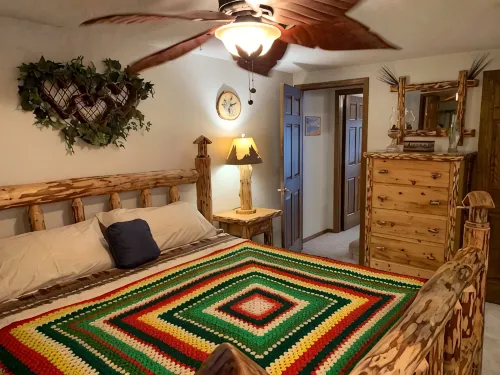 Lakehouse Paradise w/ Hot Tub Near Cascade Mountain - Homestays