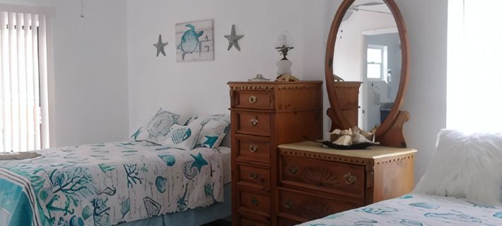 WATERFRONT COTTAGE w/ACCESS TO WEEKI WACHEE RIVER & GULF FRESHLY REMODELED! Hotels in Hernando County