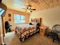 Gorgeous Forest Cabin with Hot Tub & Game Room - Gym