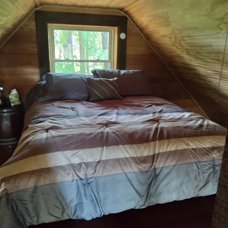 Awesome private off grid cabin with creek view.