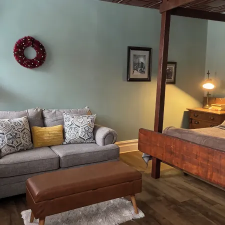 Upscale King Suite with Purple Mattress and reserved off-street parking