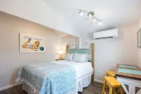 Nautical-themed Studio less than a block to sea, sun and fun! - Wifi