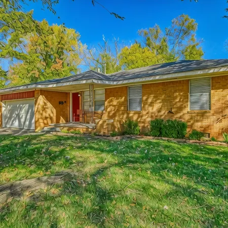 Vintage home in heart of OU country--uniquely decorated OK themed home--ATT wifi
